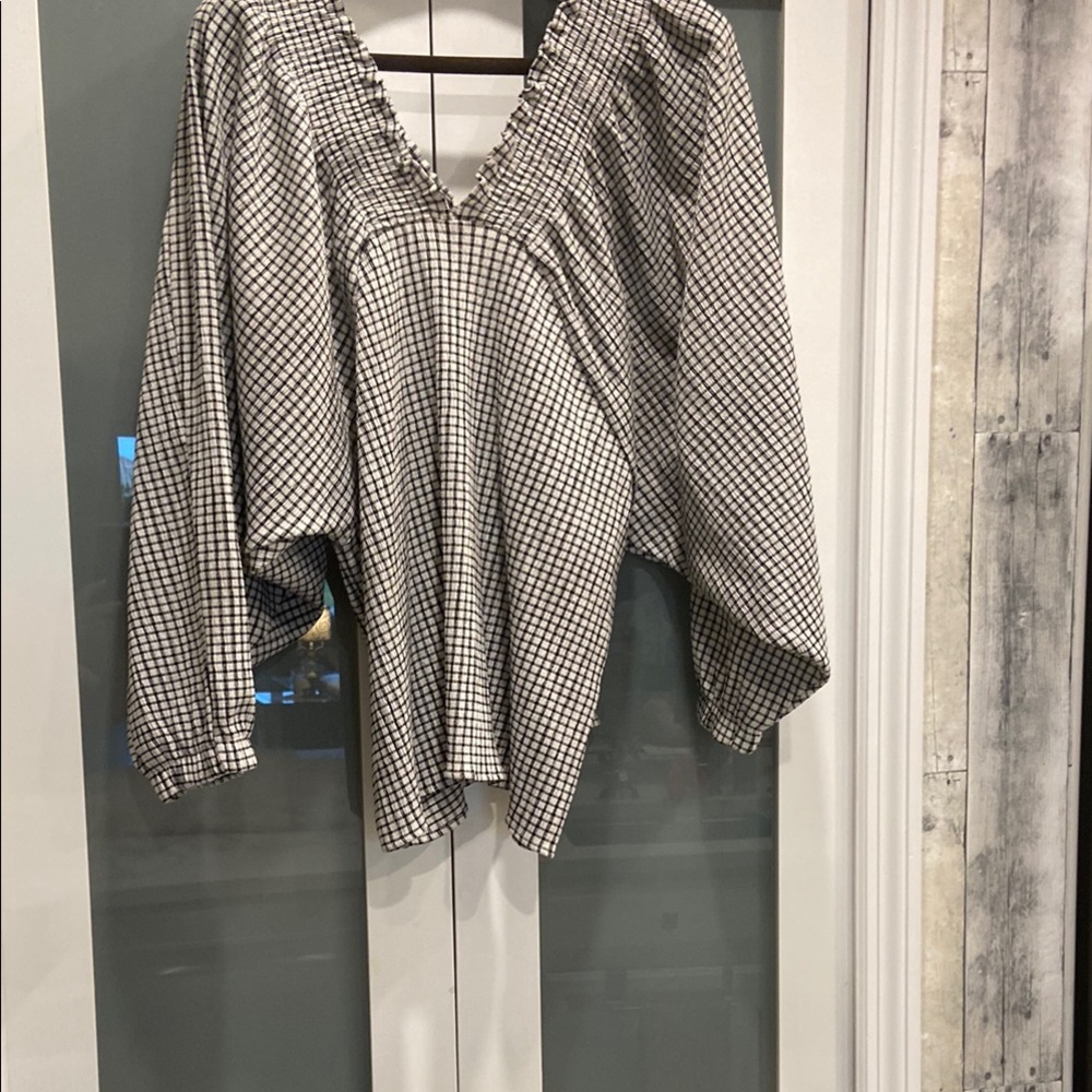 Zara Black and White Boxy Blouse with 3/4 Sleeves